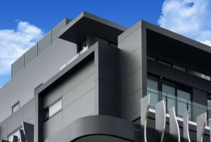 фасад, облицованный алюминиевыми панелями